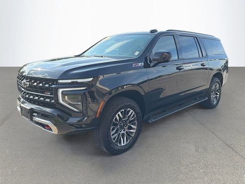 Used 2025 Chevrolet Suburban Z71 AWD/4WD image 8