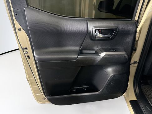 Used 2017 Toyota Tacoma TRD Off-Road image 26