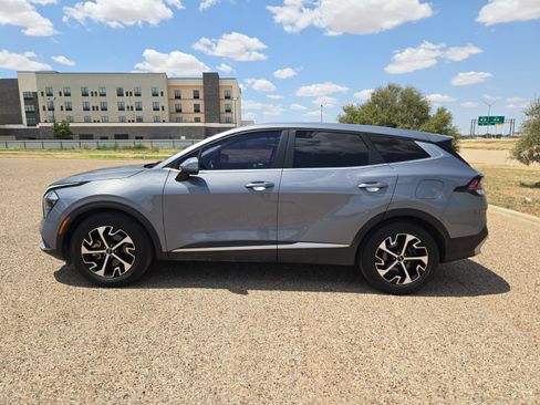 Used 2023 Kia Sportage EX FWD image 2