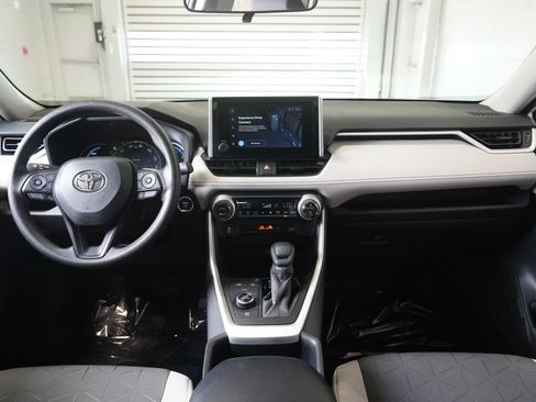 Used 2025 Toyota RAV4 XLE AWD/4WD image 14