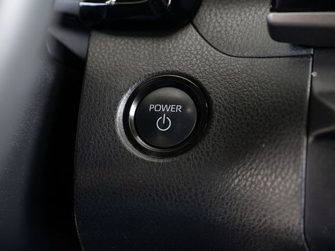Used 2025 Toyota Camry SE FWD image 30