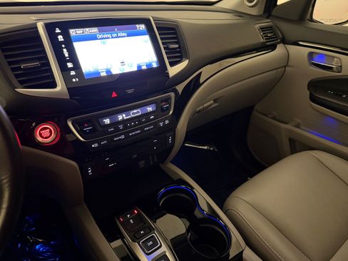 Used 2017 Honda Pilot Touring image 19
