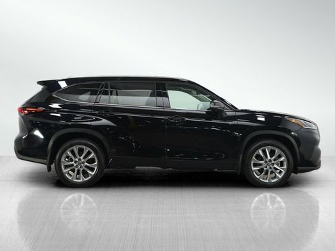 Used 2024 Toyota Highlander Limited AWD/4WD image 6