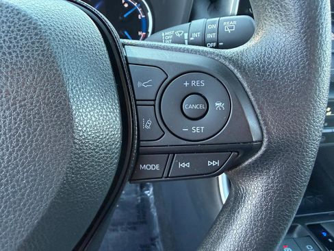 Used 2025 Toyota RAV4 XLE AWD/4WD image 29
