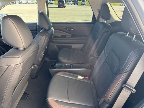 New 2025 Nissan Pathfinder Platinum image 14