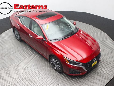 Used 2023 Nissan Altima 2.5 SV w/ SV Premium Package FWD image 3