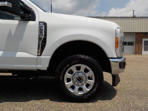 Used 2023 Ford F250 XLT AWD/4WD image 9