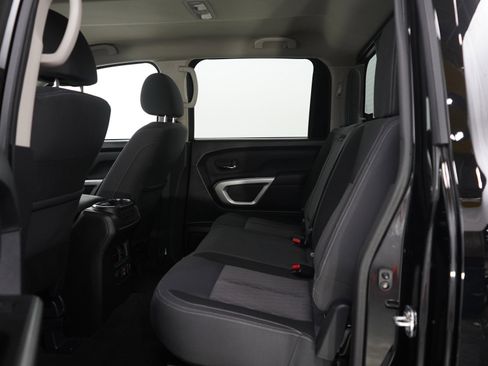 Used 2024 Nissan Titan SV w/ SV Convenience Package image 16