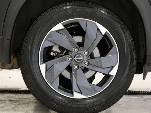 Used 2025 Nissan Rogue SV AWD/4WD image 9