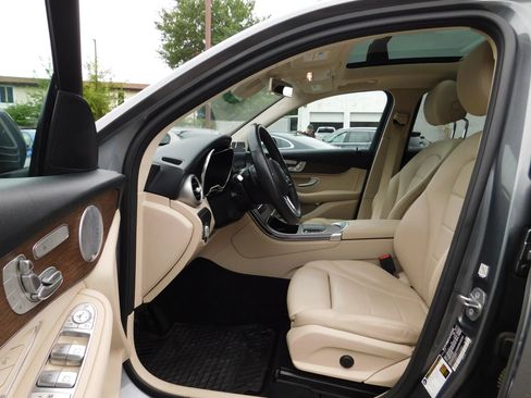 Used 2020 Mercedes-Benz GLC 300 4MATIC image 20