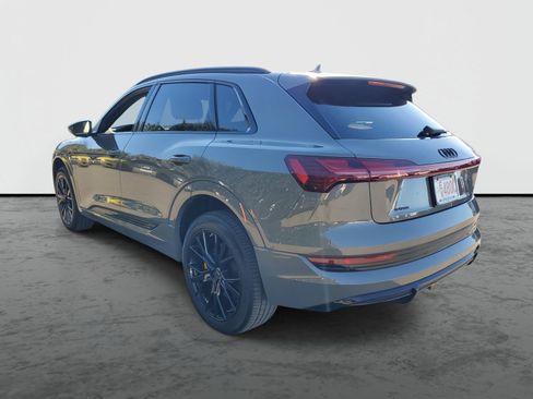 Used 2022 Audi e-tron Chronos image 3