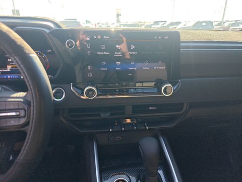 Used 2024 Chevrolet Colorado Trail Boss w/ Technology Package image 18