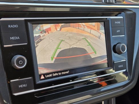 Used 2021 Volkswagen Tiguan S FWD image 19