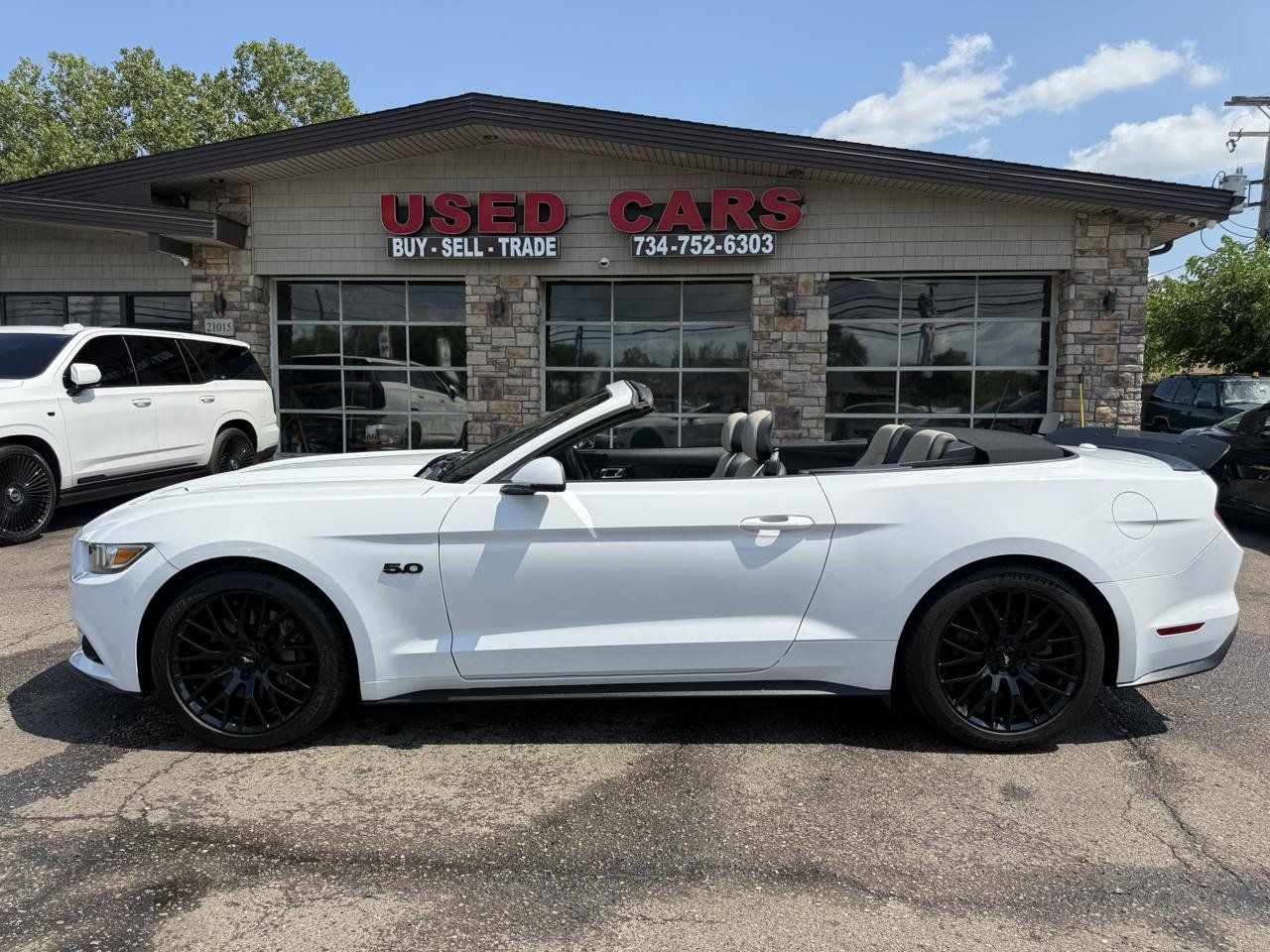 Used 2017 Ford Mustang GT Premium w/ Equipment Group 401A RWD image 17