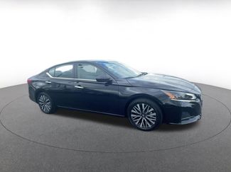 Used 2025 Nissan Altima 2.5 SV video 2