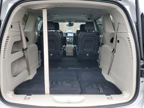 Used 2024 Chrysler Pacifica Touring-L FWD image 31