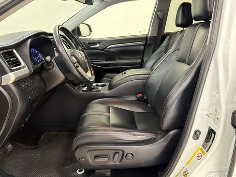 Used 2019 Toyota Highlander SE FWD image 5