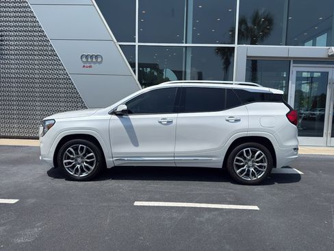 Used 2023 GMC Terrain Denali w/ Denali Premium Package AWD/4WD image 3