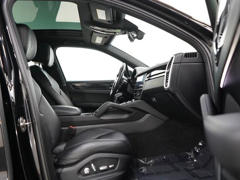 Used 2020 Porsche Cayenne AWD/4WD image 11