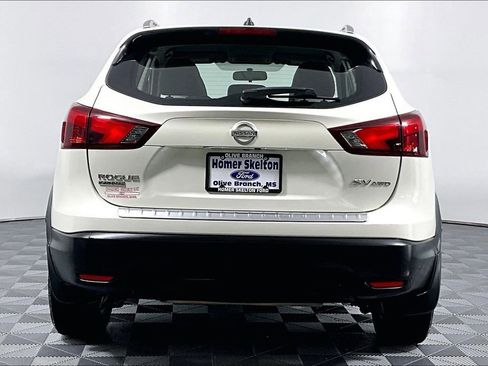 Used 2018 Nissan Rogue Sport SV w/ SV All-Weather Package AWD/4WD image 4