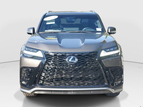Used 2024 Lexus LX 600 F Sport image 2