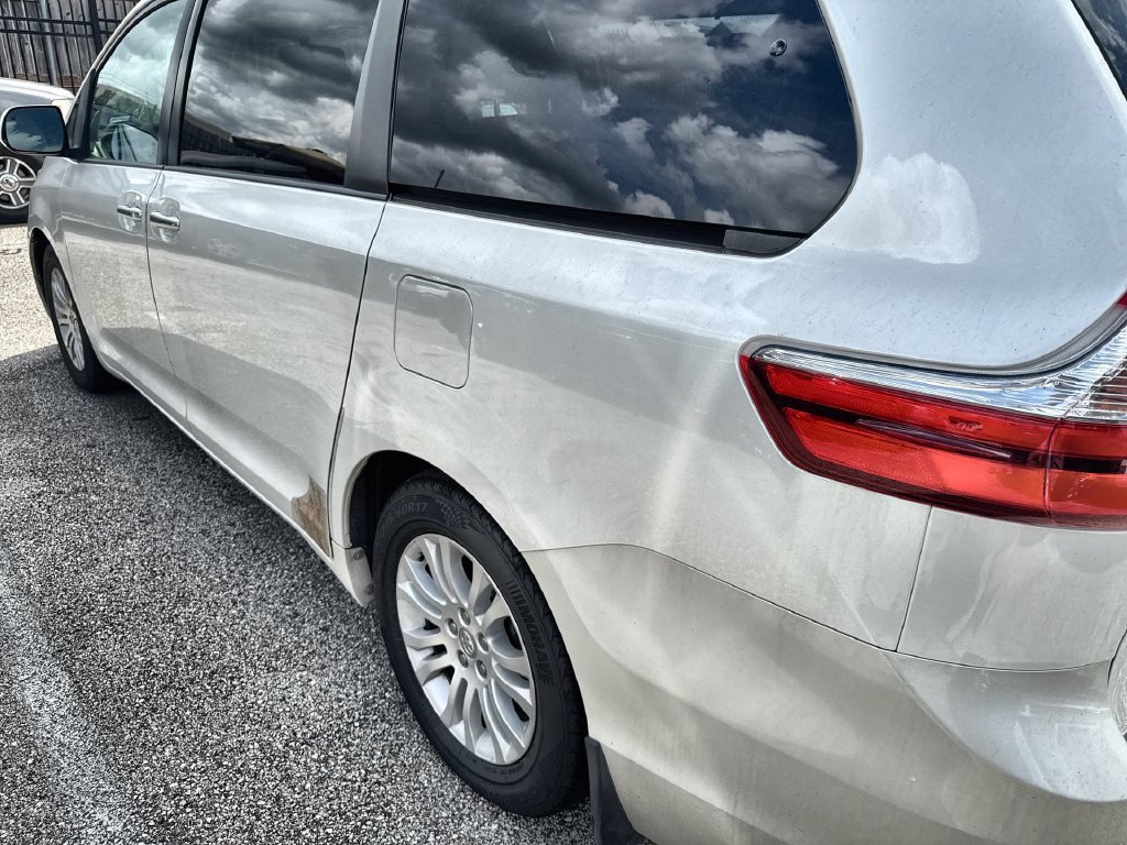 Used 2015 Toyota Sienna XLE w/ XLE Navigation Package FWD image 6