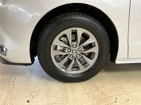 Used 2024 Toyota Sienna XLE image 19