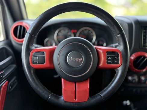 Used 2016 Jeep Wrangler Unlimited Sahara image 22