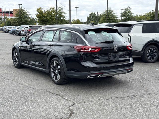 Used 2018 Buick Regal Essence w/ Sights and Sounds Package AWD/4WD image 4