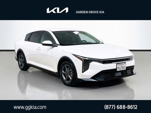 Certified 2025 Kia K4 FWD image 1