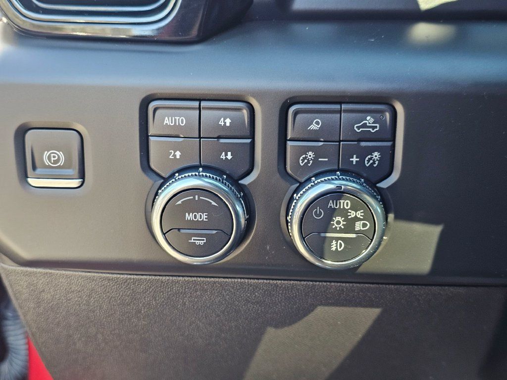 Used 2022 GMC Sierra 1500 AT4 w/ AT4 Premium Package AWD/4WD image 34
