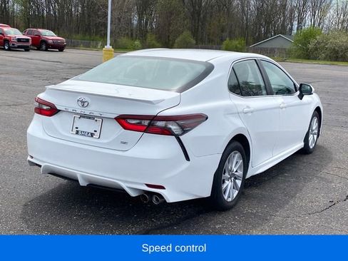 Used 2023 Toyota Camry SE FWD image 3