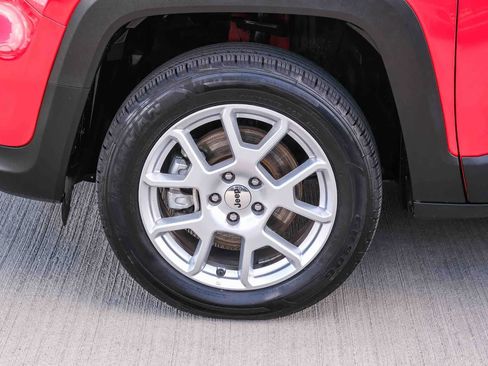 Used 2023 Jeep Renegade Latitude AWD/4WD image 8