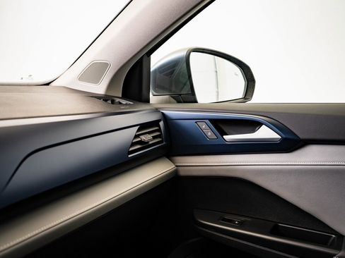 Used 2024 Volkswagen Taos SE image 34