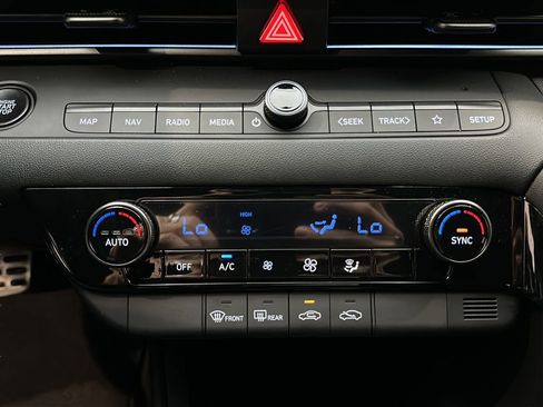 Certified 2025 Hyundai Elantra SEL image 25