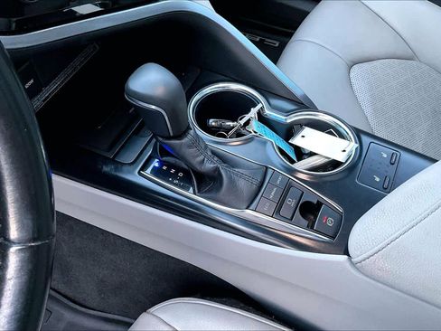 Used 2019 Toyota Camry XSE image 16