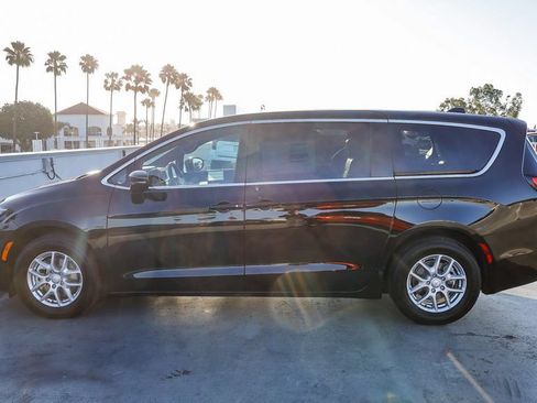 New 2027 Chrysler Pacifica Select FWD image 14