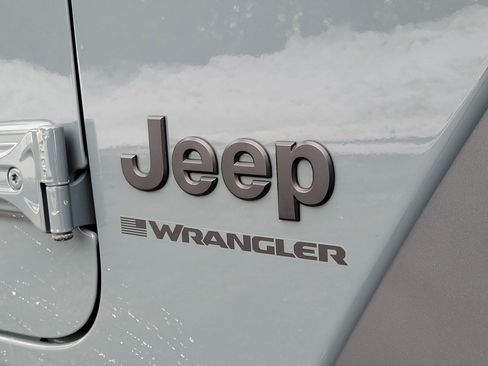 Used 2024 Jeep Wrangler Willys image 7