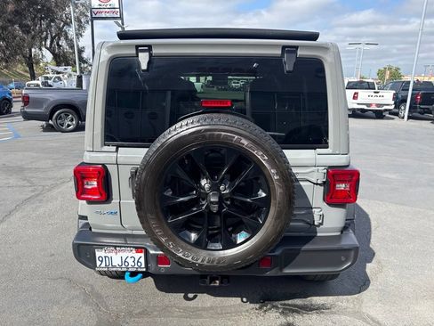 Used 2022 Jeep Wrangler Unlimited Sahara w/ Cold Weather Group AWD/4WD image 6