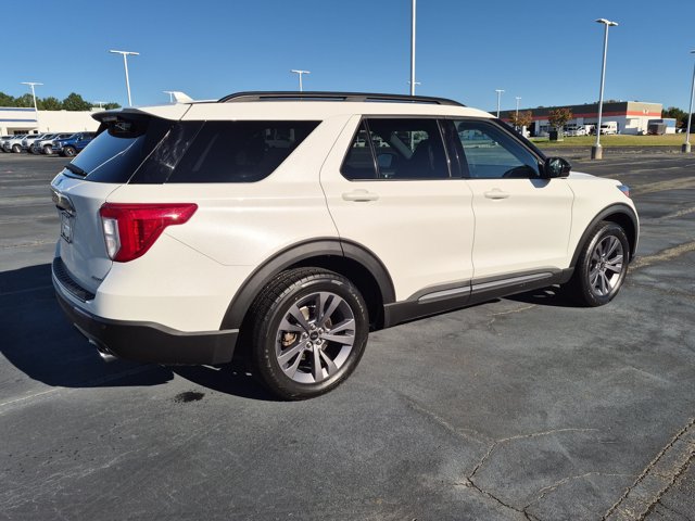 Certified 2023 Ford Explorer XLT w/ Equipment Group 202A AWD/4WD image 4
