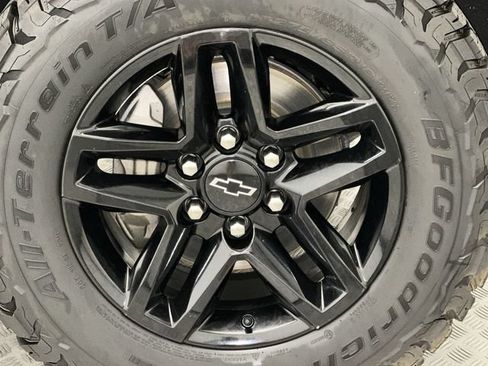 Used 2020 Chevrolet Silverado 1500 Custom Trail Boss w/ Custom Convenience Package AWD/4WD image 10