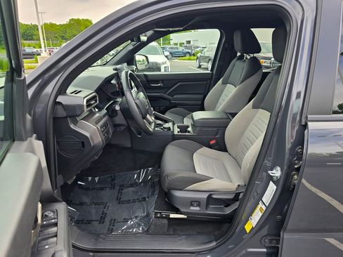 Used 2024 Toyota Tacoma TRD Off-Road AWD/4WD image 15