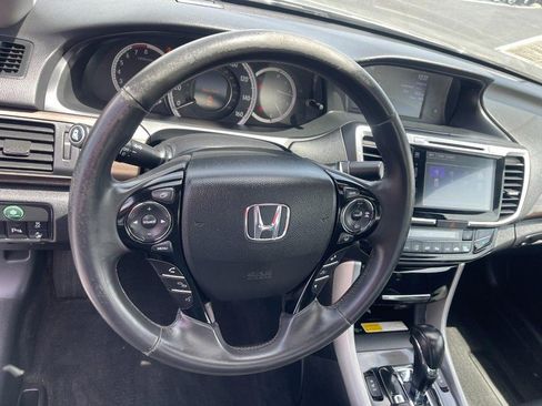 Used 2017 Honda Accord Touring image 20