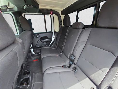 Used 2022 Jeep Gladiator Sport AWD/4WD image 18