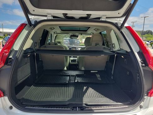 Used 2021 Volvo XC90 T8 Inscription w/ Lounge Package AWD/4WD image 11