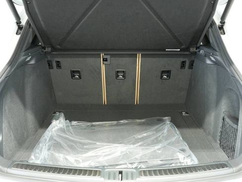 Certified 2025 Porsche Macan AWD/4WD image 28