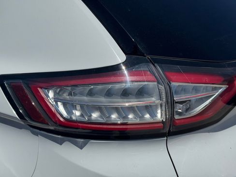 Used 2018 Ford Edge SE FWD image 7