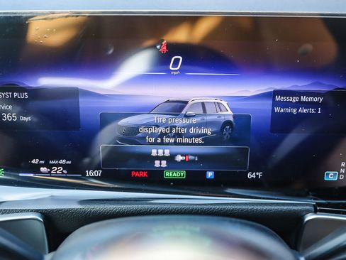 Used 2024 Mercedes-Benz EQB 300 4MATIC image 22