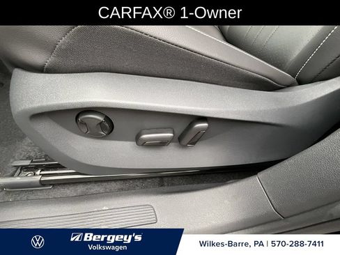 Used 2024 Volkswagen Tiguan SE AWD/4WD image 3