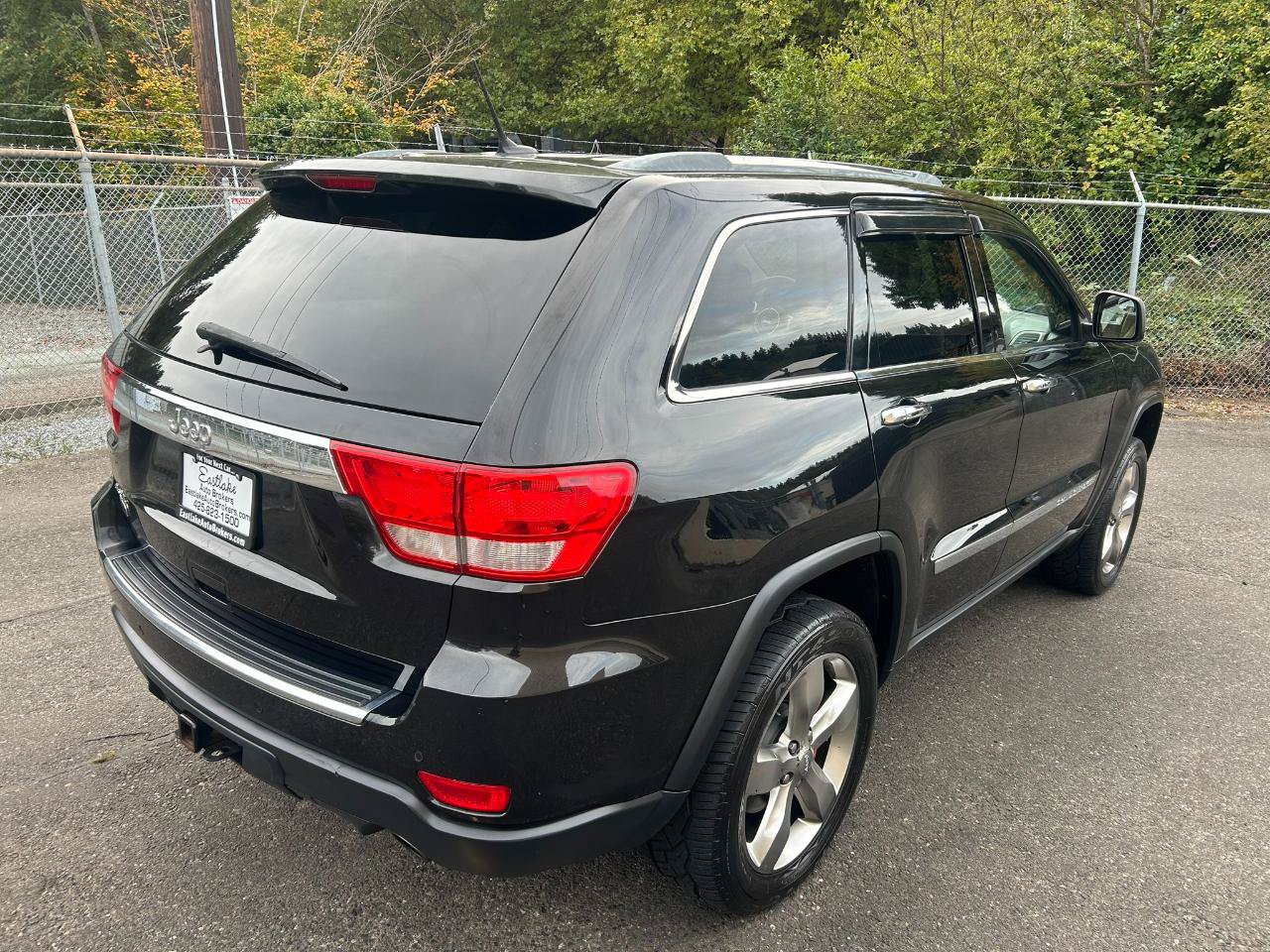 Used 2011 Jeep Grand Cherokee Overland AWD/4WD image 5